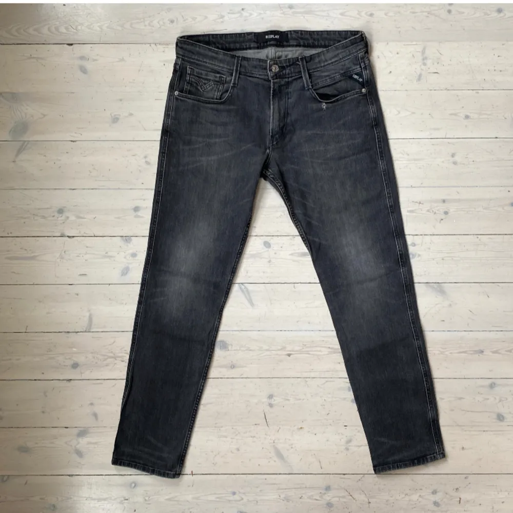 Replay Anbass jeans i mycket fint skick 🙌 Storlekslappen är borta men de är storlek 33/32. Skriv vid fråga 👍 . Jeans & Byxor.