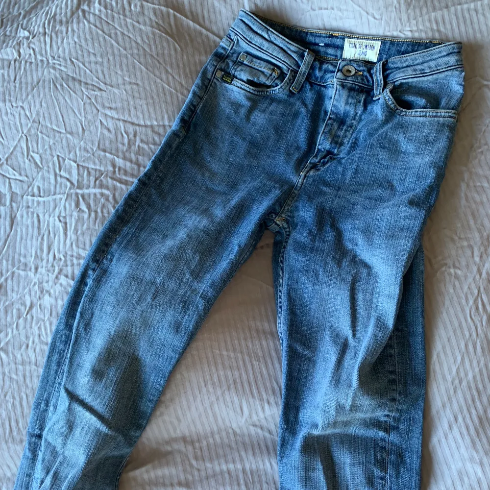 Skinny modell, medelhög midja Små i storlek. Jeans & Byxor.