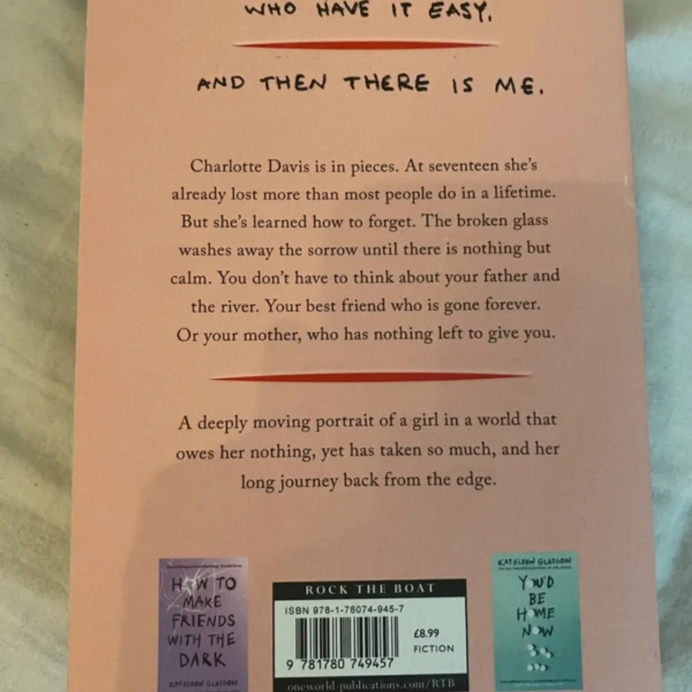 Jag säljer bästsäljande boken ”girl in pieces” av Kathleen Glasgow. Boken är aldrig läst så därav i toppskick!. Övrigt.