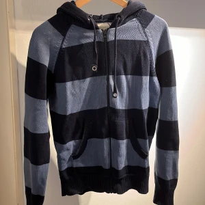 Hoodie - Hoodie i bra skick