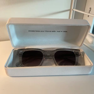 Chimi 04 - Feta Chimi glasögon köpta till skolavslutningen förra sommarn, och ändats använda då. Box och allt annat medföljer, inga defekter precis som nya. Hör gärna av dig 🙌🏻