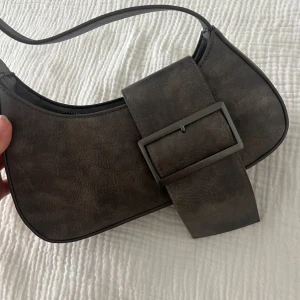 Väska Gina Tricot - Aldrig använd, helt ny! 