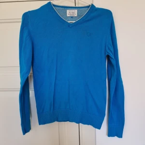 Blå tröja  - Klar blå tröja i bra skick 