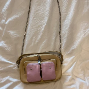 Nunoo väska - Säljer min nunoo väska använd max två gånger. 