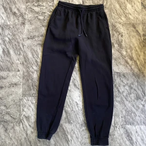 Mjukisbyxor  - Helt vanliga mjukisbyxor från H&M, bra skick och sparsamt använda. Säljes då dom tyvärr är lite för korta på mig.