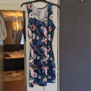 Klänning - Oanvänd tunn klänning