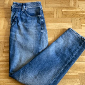 Disel jeans - Disel jeans i skick 10/10, riktig snygg färg, passform är Slim. 