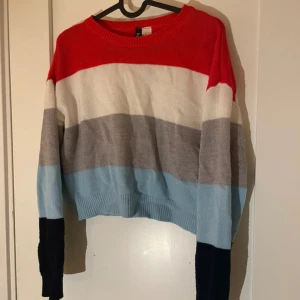 långärmad stickad tröja  - För fler bilder eller andra frågor så skriv💗 skickar inom 2 dagar!