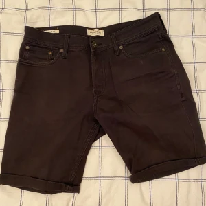 Shorts - Jack and Jones shorts i hyfsat skick.