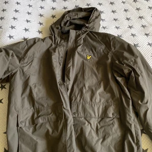 Lyle scott jacka  - Bra skick knappt använd pris kan sänkas vid snabb affär 