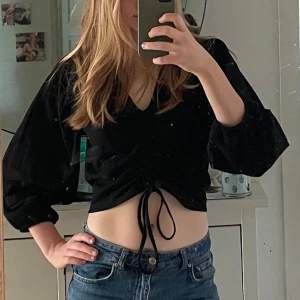 Svart blus - Svart blus som är i bra skick