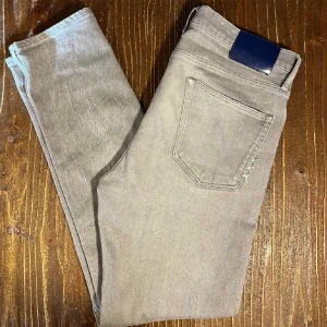 Jeans - Ett par riktigt snygga jeans sitter bra på.