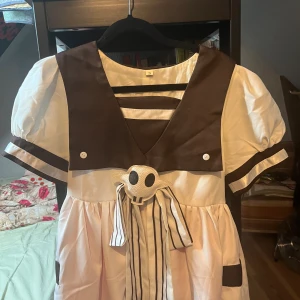 Yashiro nene cosplay - Cosplay i bra kvalitet, sparsamt använd. Peruk inkluderad. Hårspännen finns men trasiga(se sista bilden) 