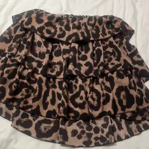 En leopardmönstrad kjol från shein💗