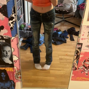 Cracy age jeans 🙌 -  skitsnygga märkesjeans som tyvärr inte kommer till användning längre de är lite utsvängda vilket man kan se på bilderna!❤️