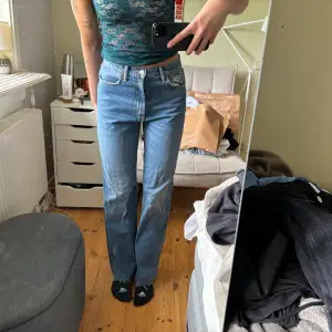 Supernajs blåa jeans från zara!