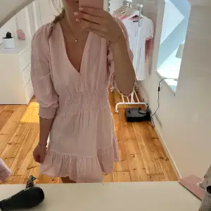 En fin ljusrosa klänning från Zara som är perfekt till sommaren💕