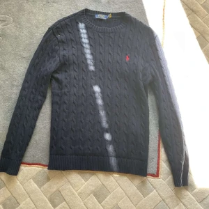 Polo tröja - Utmärkt i både kvalitet och utseende, knappast använt så den är i väldigt bra skick. Pris går o diskutera sålänge de är rimligt! Mer bilder samt mått kan ordnas. 