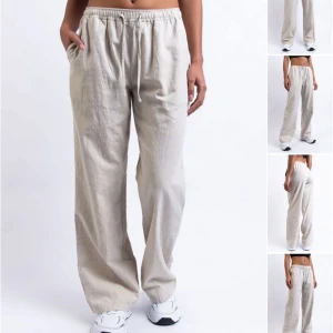 Beige Linnebyxor - Jättefina beiga linnebyxor från Madlady! Säljer då de inte kommer till användning och är nästintill helt oanvända. Skriv vid intresse! 💕