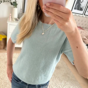 Fin stickad top - Säljer den a tröja från Hm. Aldrig använd jätte bra skick❤️