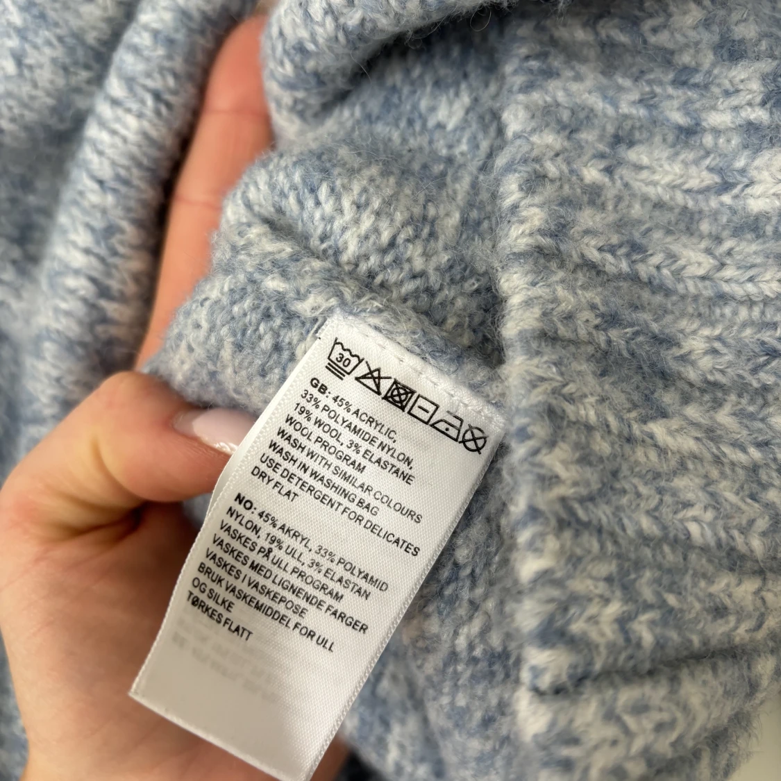 Blå stickad tröja - 91