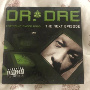 Dr.Dre cd - jag fick denna av min syrra vet ej hur mycket det kostar!I väldigt bra kondition .Priset kan självklart diskuteras