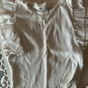 Volang tröja  - En söt och populär tröja som är i nyskick 😍