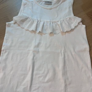 Top flicka storlek 152-156 - Har endast använd 1 gång