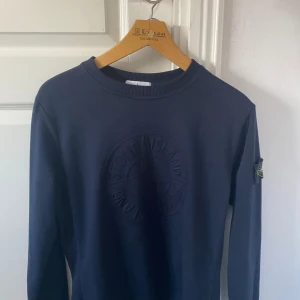 Stone Island tröja  - En jättefin tröja från Stone Island, använd fåtal gånger då jag växt ur den Storlek: S/M