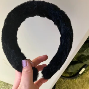 Päls hårband  - Fint päls diadem, typ oanvänd. 