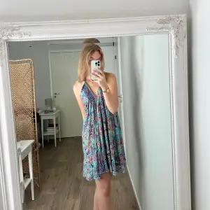 Jättefin boho klänning som jag köpte i Spanien förra året💞 Helt oanvänd och i perfekt skick❤️‍🔥