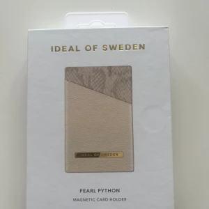 Korthållare - Magnetisk korthållare från Ideal of Sweden. Aldrig använd. Förpackning bruten. 