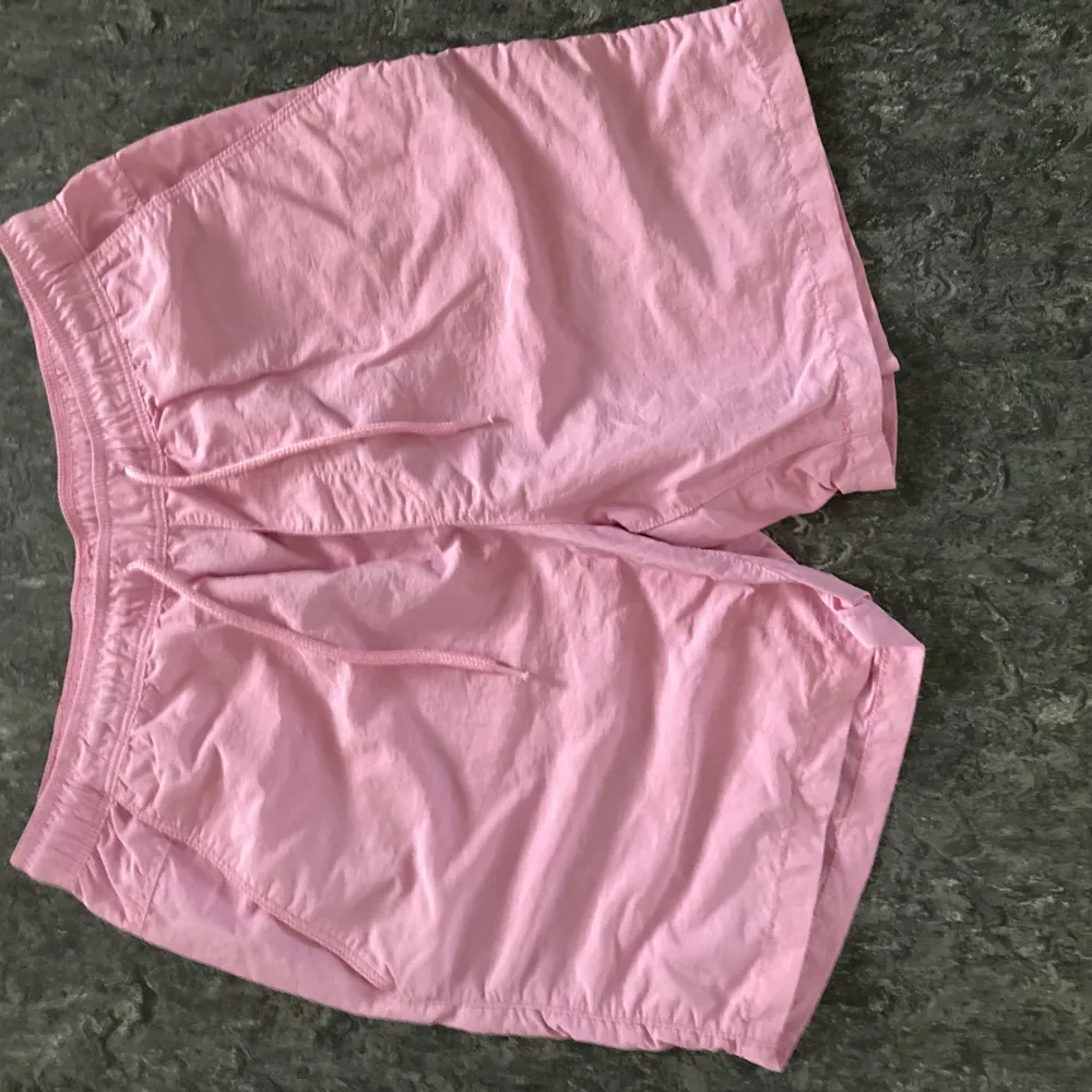 Ett par H&M sommar shorts i rosa. Storlek: M. Använd bara en gång. . Shorts.