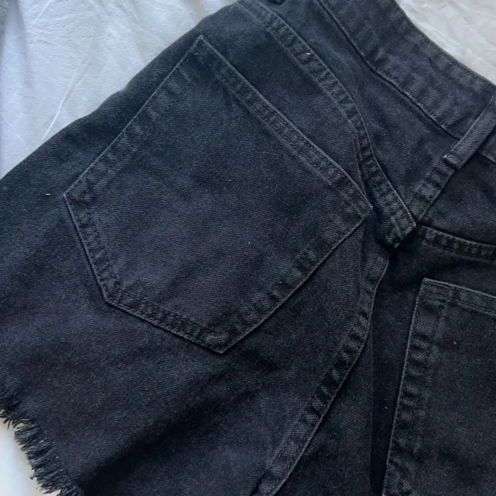söta svarta jeans short❣️. Shorts.