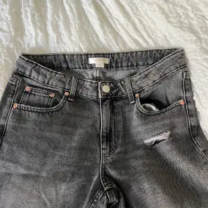 Säljer dessa gråa Gina Young jeans i storlek 158 då de aldrig har kommit till användning!  Säljs ej på hemsidan längre! 