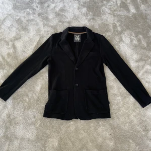 Stickad kavaj Matinique  - Stickad kavaj ifrån Matinique nypris ligger runt 2k, storlek M