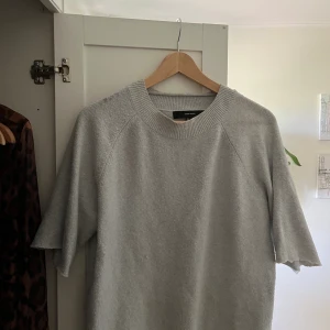 Trekvartströja - Säljer denna trekvartslånga tröja i blått som jag köpt hr på Plick. Använd gärna köp nu!