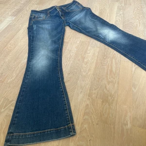 Low waist bootcut jeans  - Jätte fina low waist bootcut jeans 