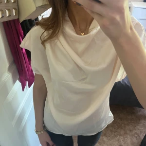 Silkes blus  - Så fin silkes blus som inte längre kommer till användning!💓