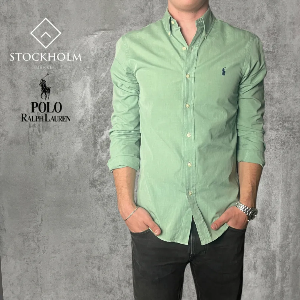 Vi säljer nu denna Ralph Lauren skjortan! Perfekt till sommaren😍⛱️ Storlek:S Färg: Pastell Grön Modellen är 180 cm lång, väger 70kg! Nypris 1 699kr. Skriv vid frågor och funderingar🙌. Skjortor.