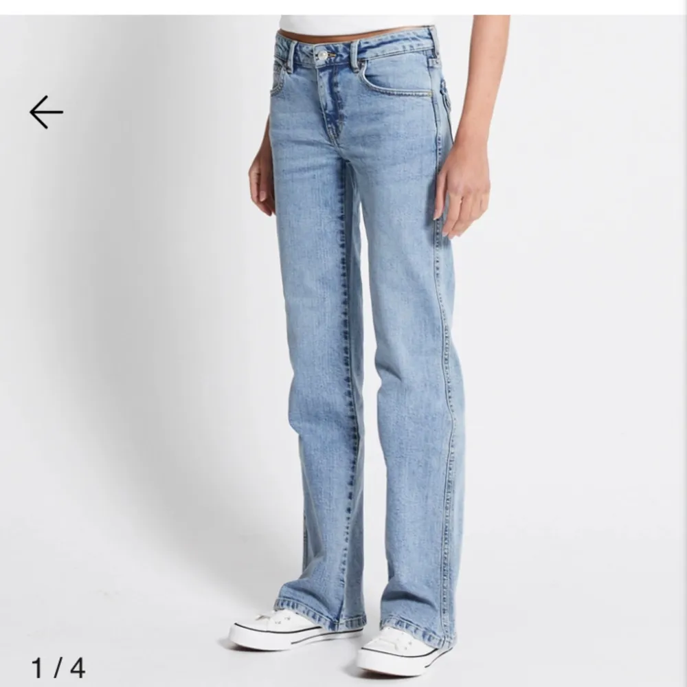Söker denna jeans från lager i denna färg, i helst storlek Xs. Hör gärna av dig . Jeans & Byxor.