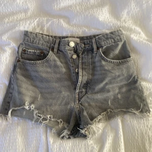 Zara shorts - Superfina zara shorts i nyskick och säljer pga inte kommer till användning💕 nypris 359kr men pris kan diskuteras💕
