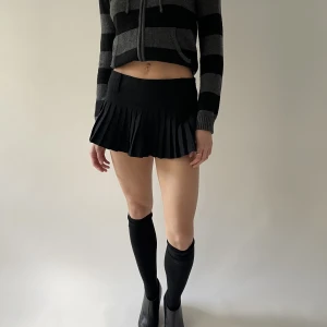 Kjol - Jättesöt minikjol, köpt secondhand   Fraktar från paris, köparen står för frakten 💕