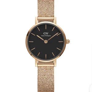 Daniel Wellington Klocka - Daniel Wellington Klocka  Färg: Rose Gold  Skriv för egna bilder och frågor  Köpt på Daniel Wellington för 1699kr Pris går att diskutera!!!