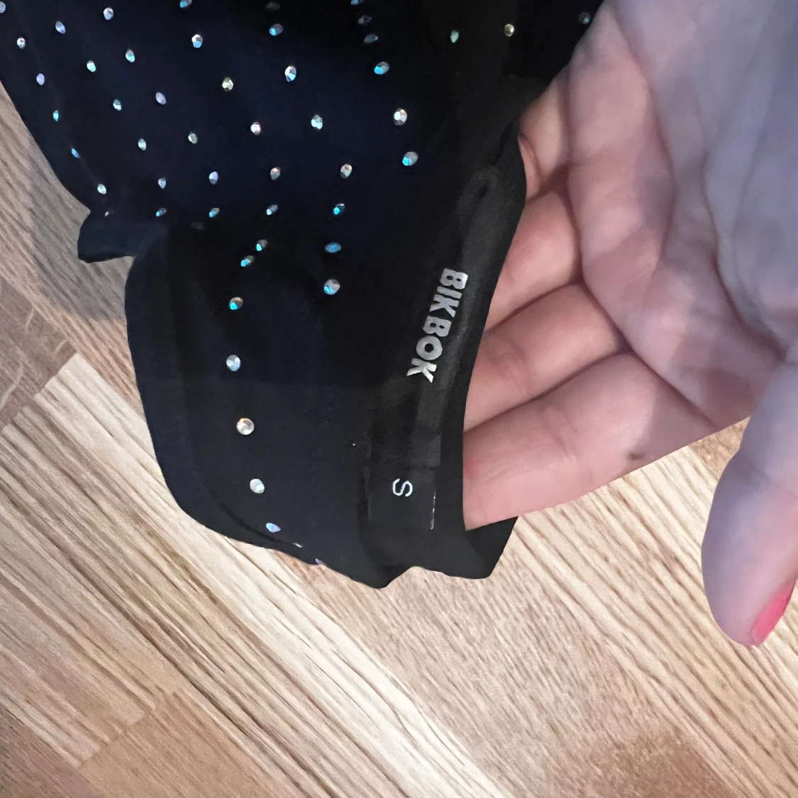 croptop med strasspärlor - 91