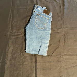 Lee byxor west (pris diskuteras) - Lee byxor av modellen West, kontakta vid fler bilder eller mer info priset diskuteras 