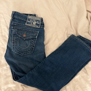 True Religion - Ett par fina lågmidjade True Religions som inte kommer till användning. Inga defekter💞