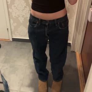 Levis jeans - Levis jeans, ganska baggy, W32, L32, köpt second hand men ganska bra skick, pris kan diskuteras, dm för mer info eller bilder💯