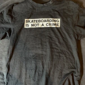 Skejting t-shit  - I bra skick använd ungefär 3 gånger. I storlek S. 