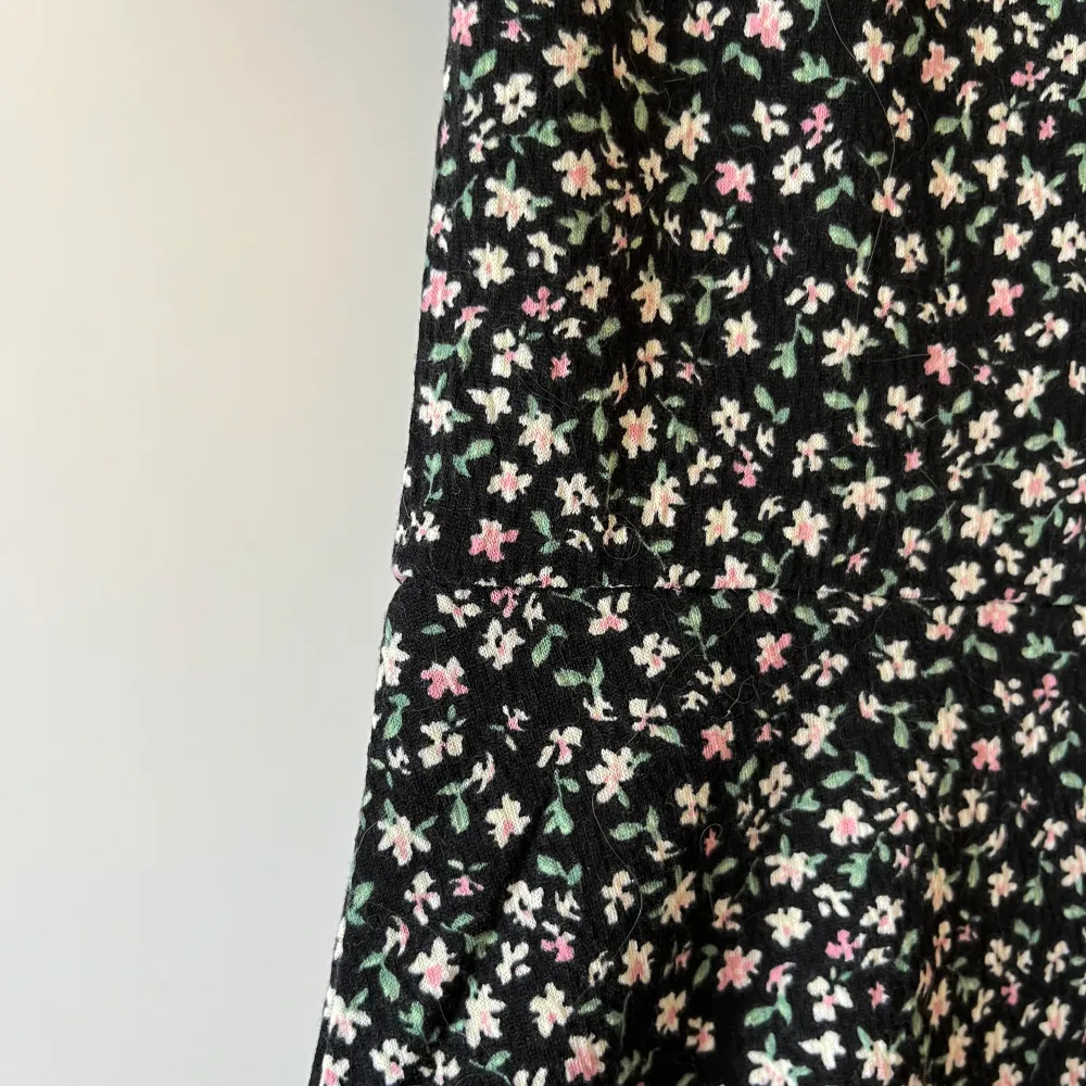 Kort klänning från H&M  Storlek S Använd Max 2 gånger. Klänningar.
